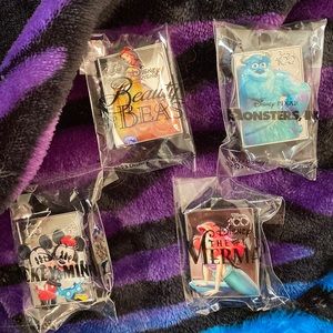 Disney pins , new